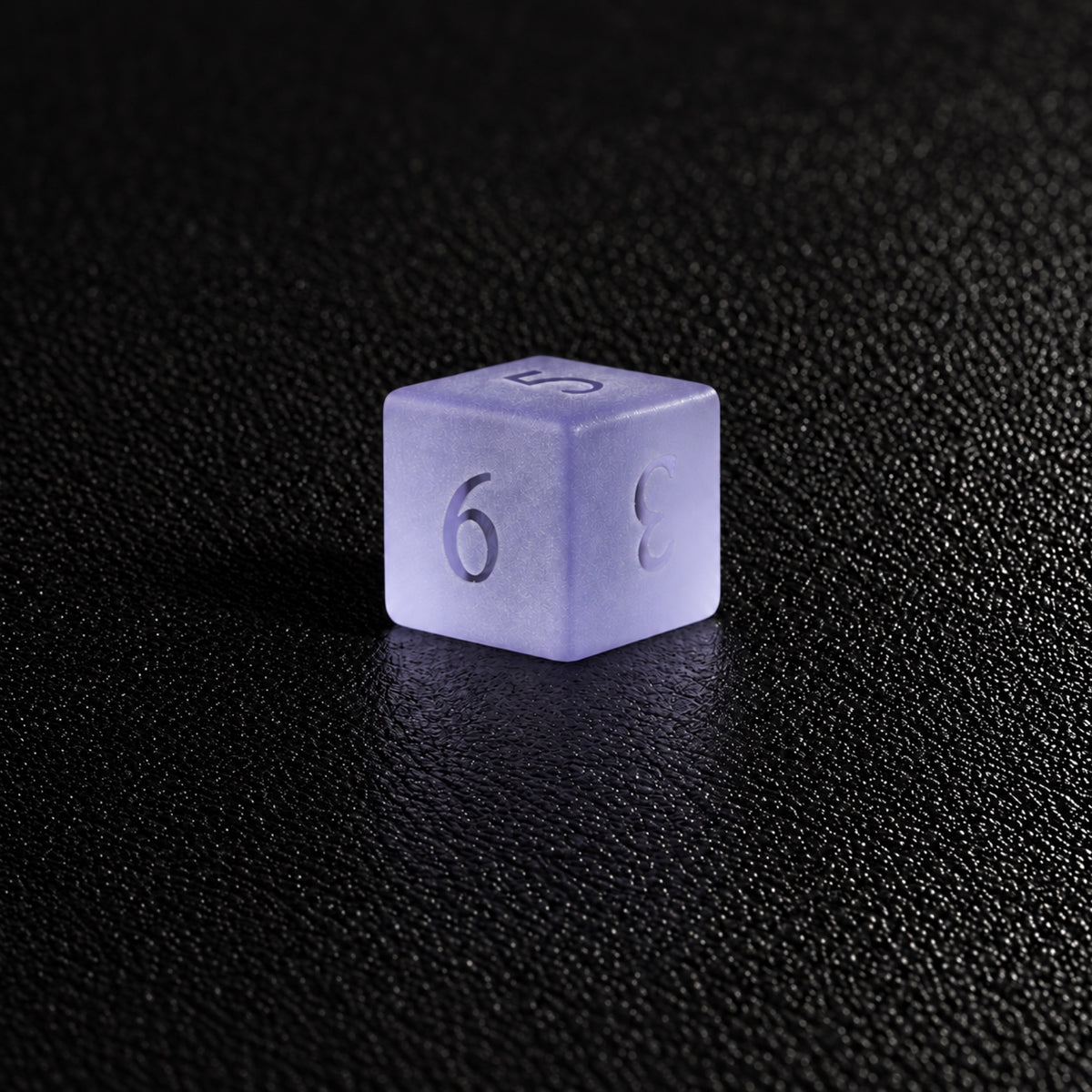 Violet Dream Veil-Gemstone Dice Set – D6 close-up
