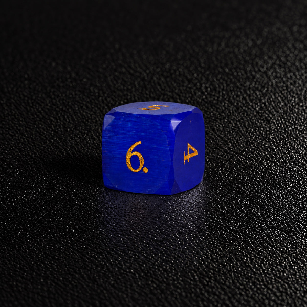 Sapphire Dragon Scale-Gemstone Dice Set – D6 close-up