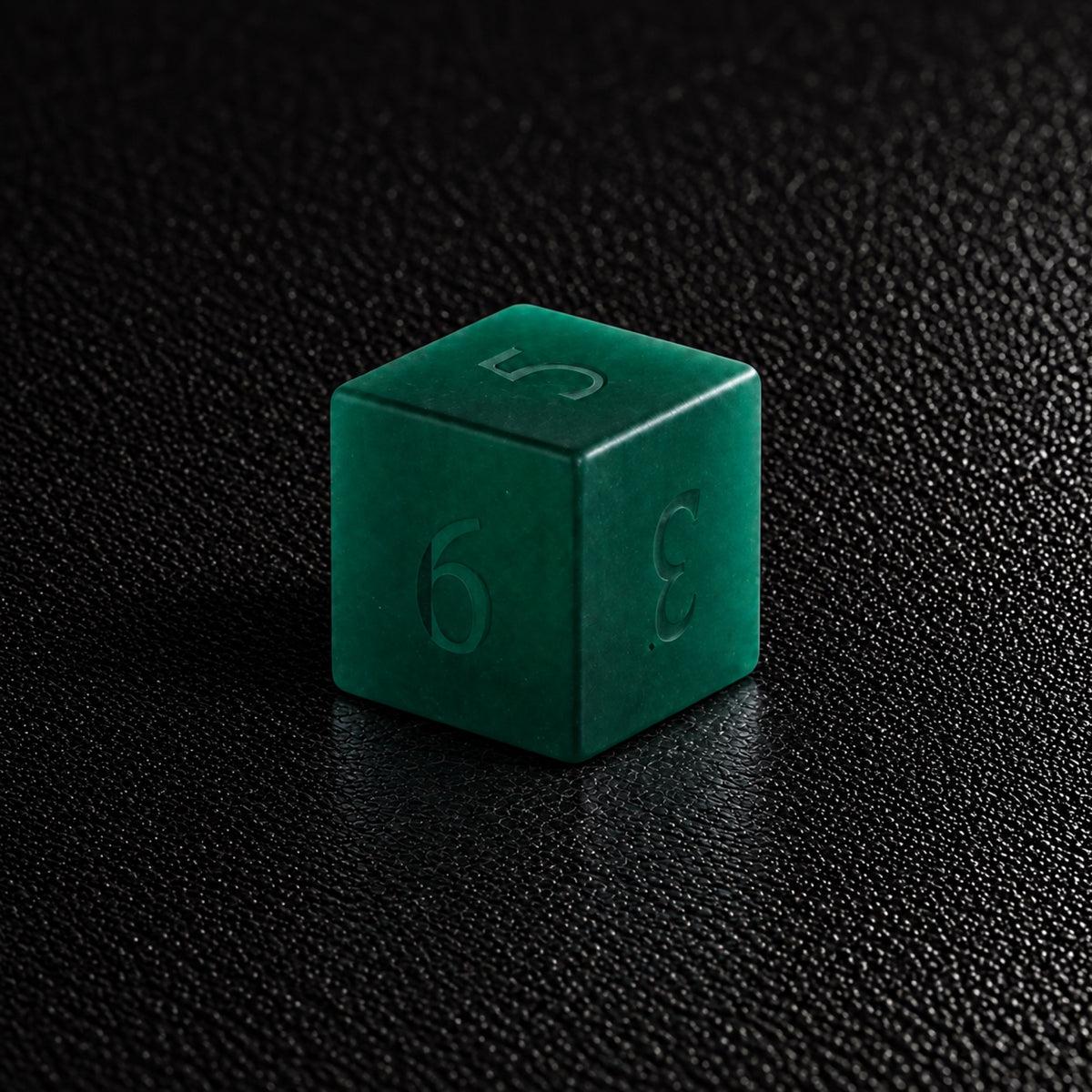 Evergreen Rune Grove-Gemstone Dice Set – D6 close-up