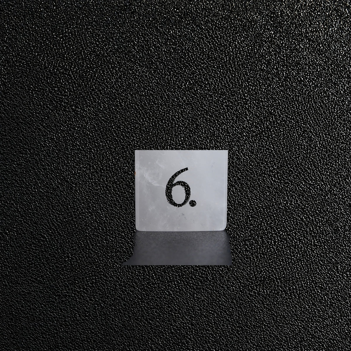 Frostbound Prophecy-Gemstone Dice Set – D6 close-up