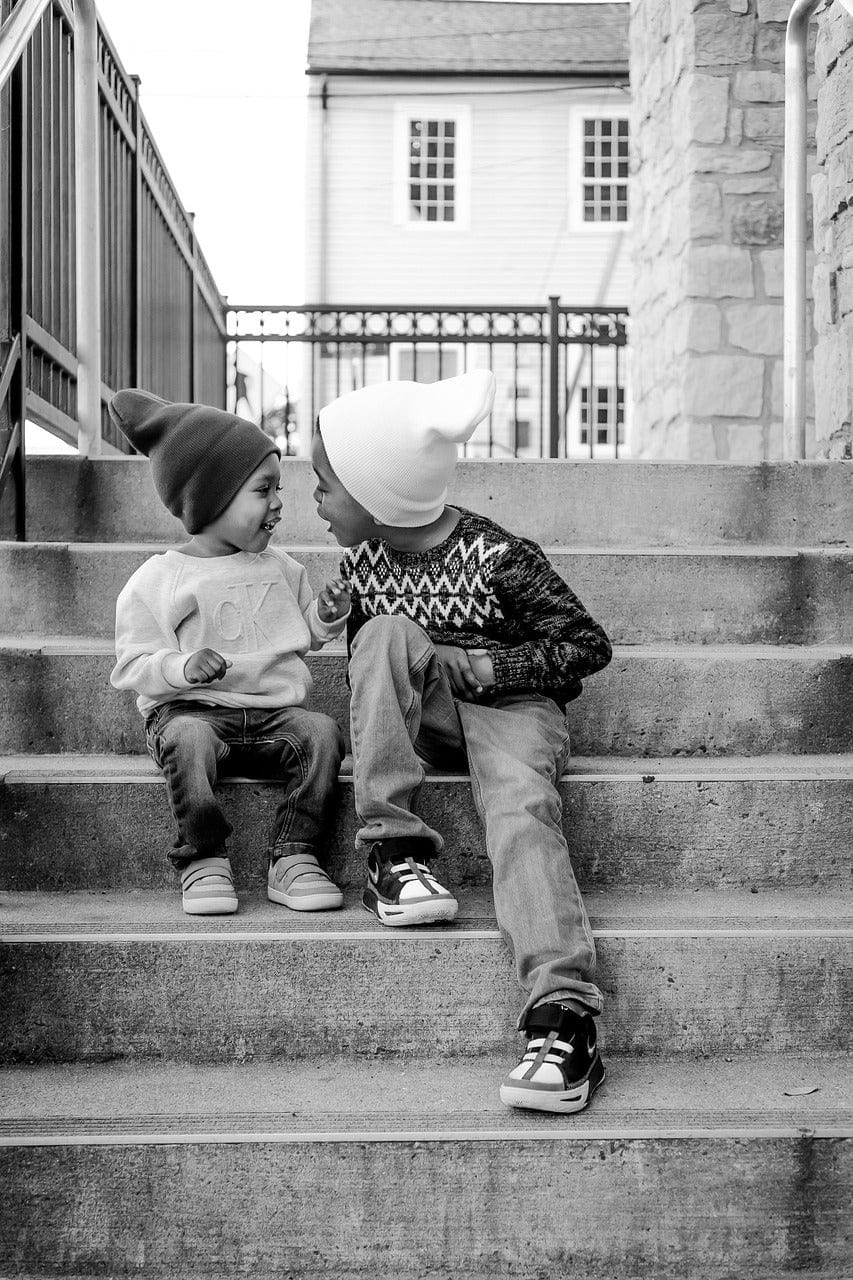 files/brothers-7747561_1280.jpg