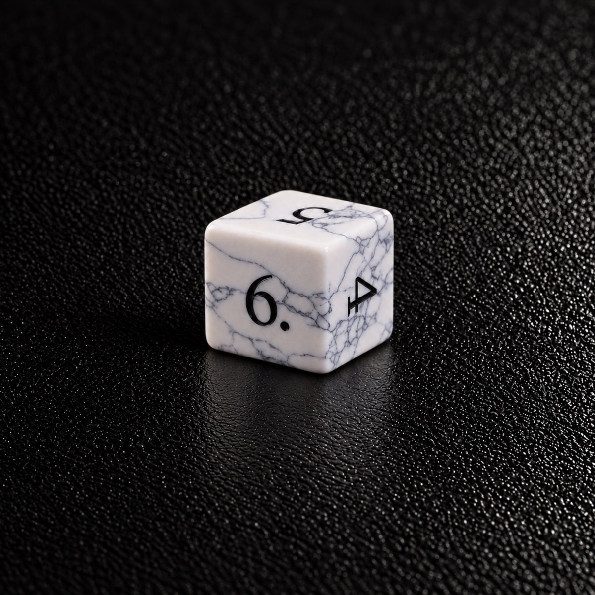 Winter Web Curse-Gemstone Dice Set – D6 close-up