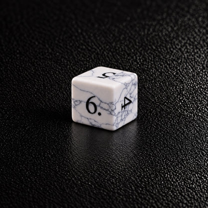Winter Web Curse-Gemstone Dice Set – D6 close-up