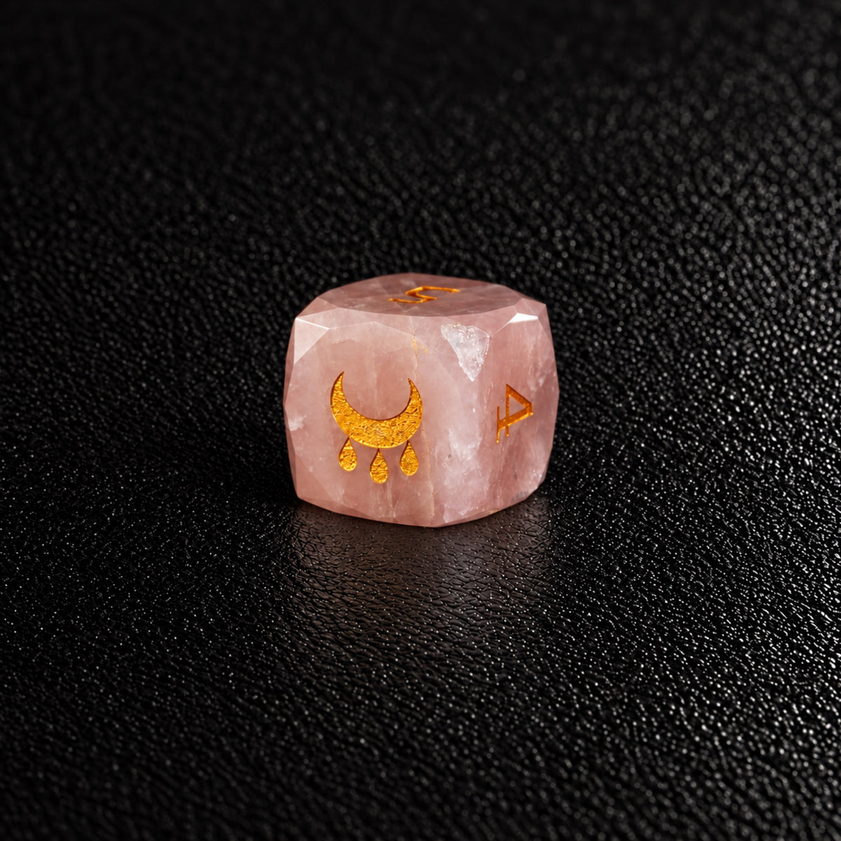 Nile Moon Blessing-Gemstone Dice Set – D6 close-up