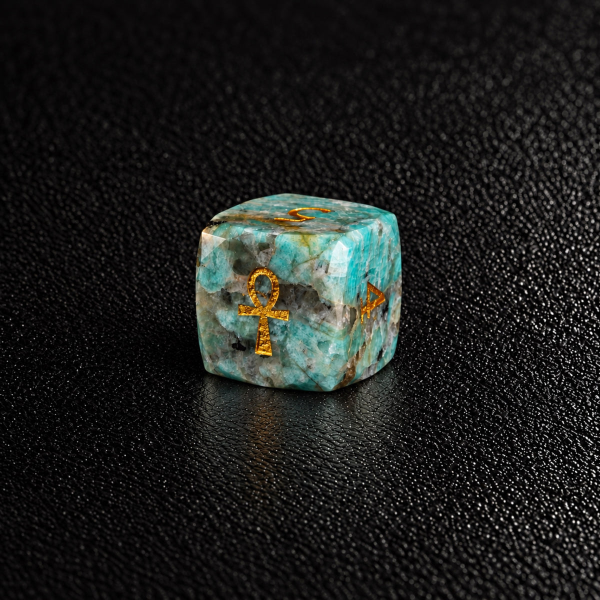 Amazon Life Key-Gemstone Dice Set – D6 close-up