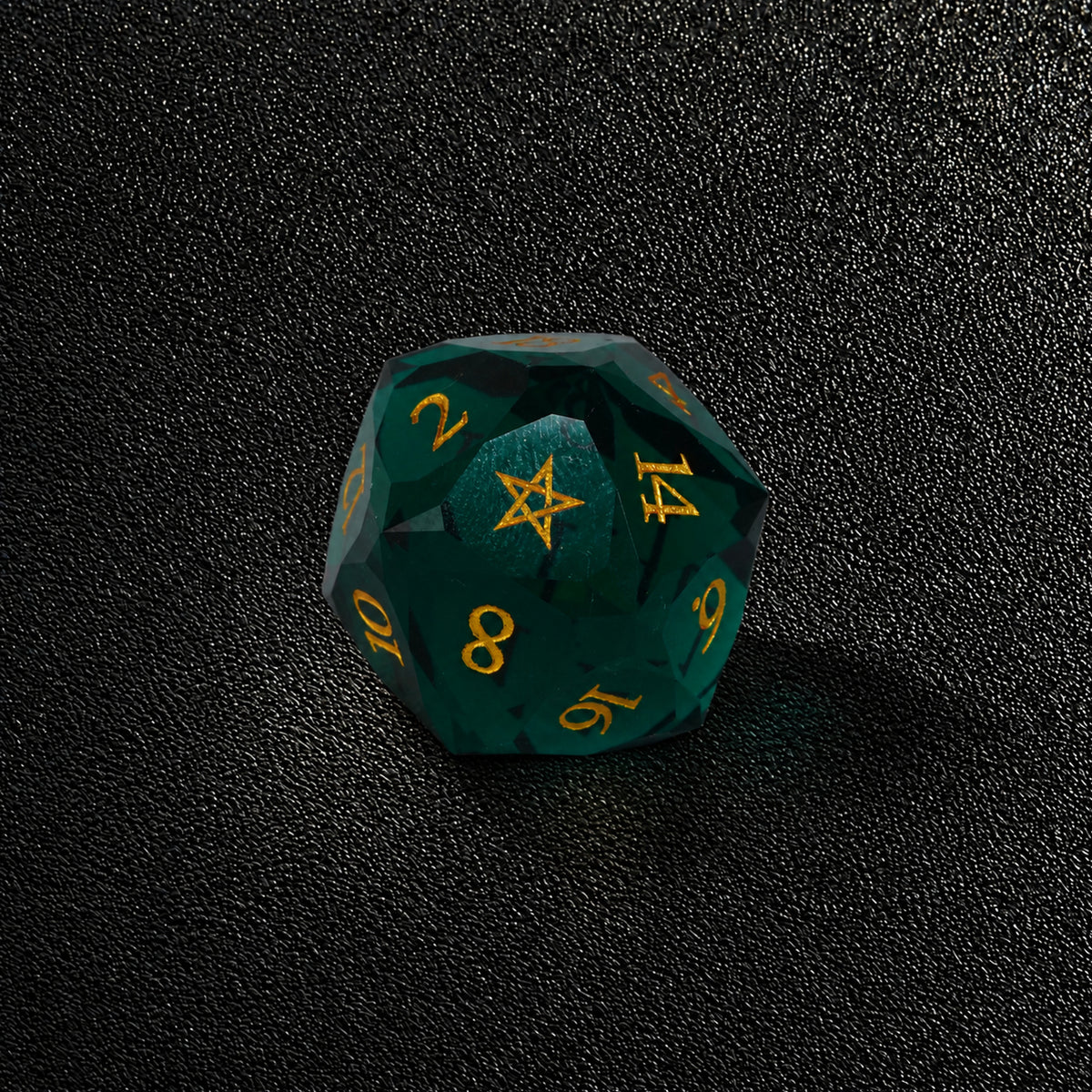 Evergreen Star Oath-Gemstone Dice Set – D20 close-up